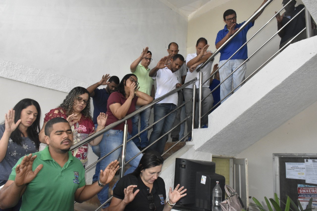 Camacã: Prefeito Oziel reassume o mandato